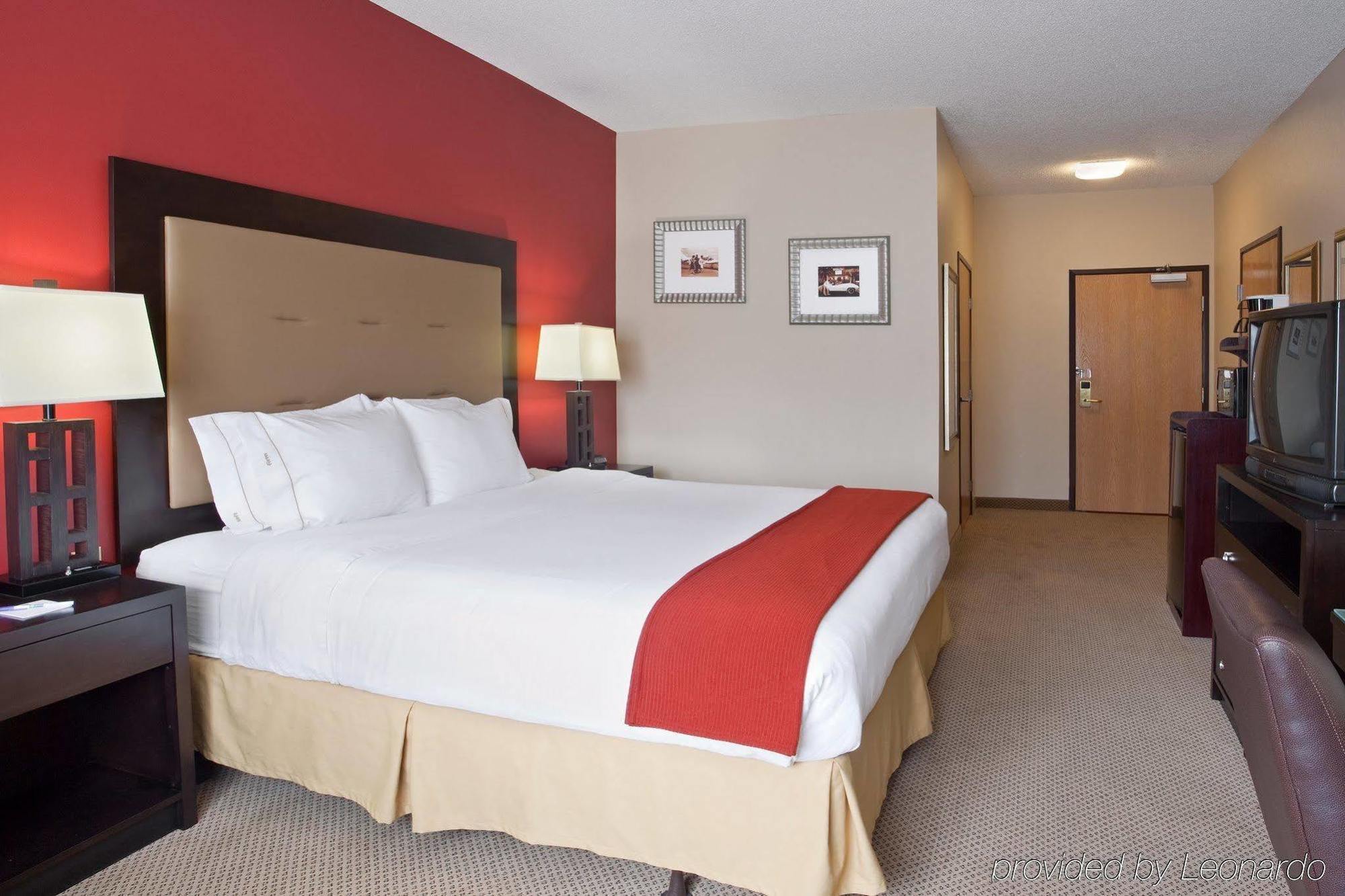 Rodeway Inn Kendallville Room photo